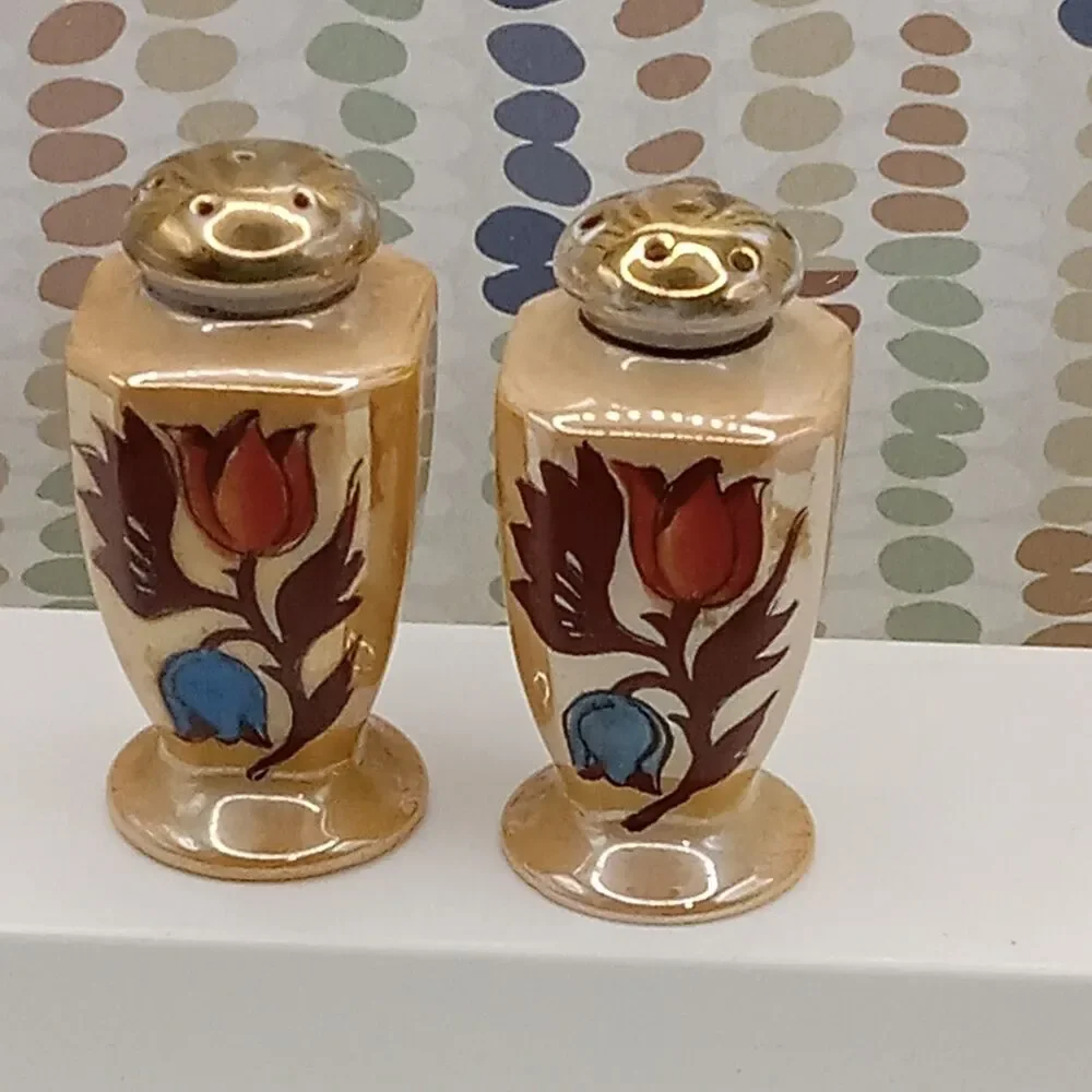 Japan Lusterware Tan TULIP Porcelain Vtg Salt Pepper Shakers 3 in Hand Painted